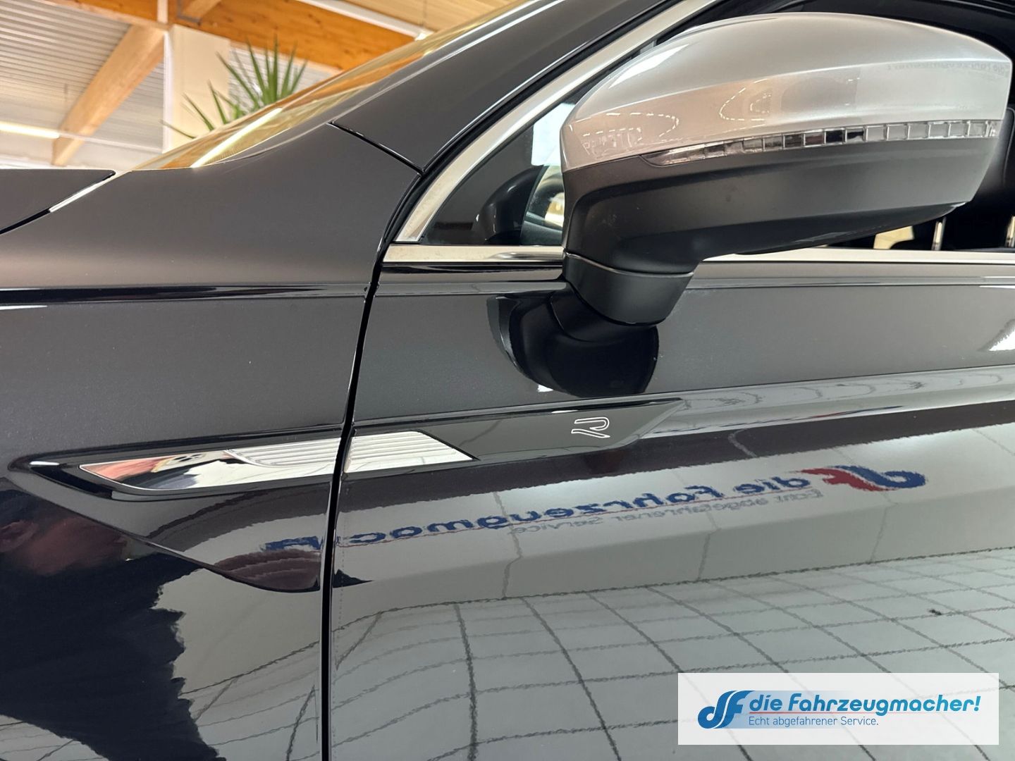 Fahrzeugabbildung Volkswagen Tiguan Allspace R-Line 4Motion Sportpaket HUD AD