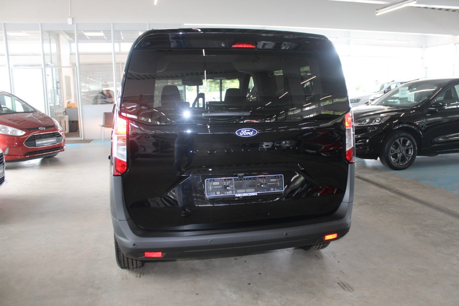 Fahrzeugabbildung Ford Tourneo Courier Titanium Winter + FahrerAssPaket