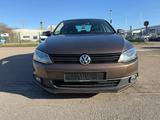 Volkswagen Jetta VI Comfortline - Volkswagen Jetta Comfortline mit Benzin-Antrieb