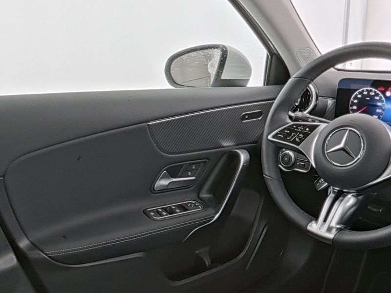 Fahrzeugabbildung Mercedes-Benz A 180 Progressive*LED*KAMERA*SPURHALTE*