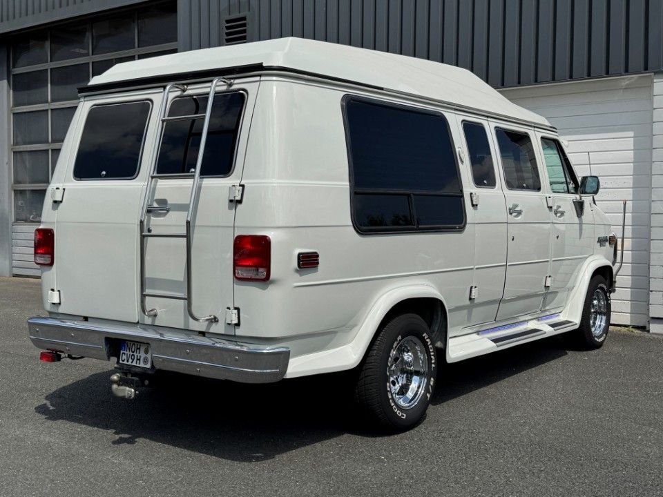 Fahrzeugabbildung Chevrolet Chevy Van G20 5.7 V8 Tiara komplett gemacht