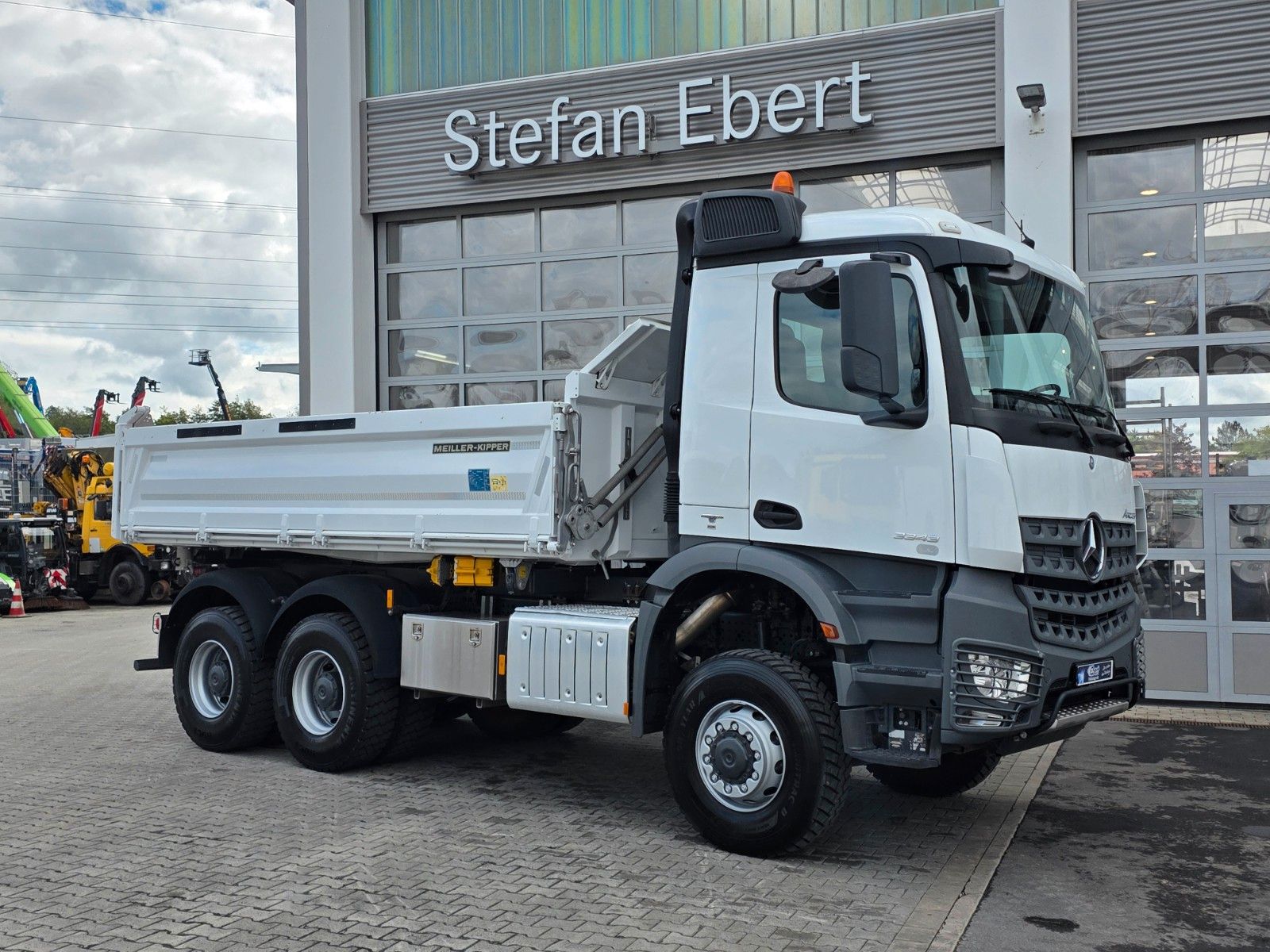 Fahrzeugabbildung Mercedes-Benz Arocs 3343 AK 6x6 Meiller
