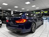 BMW M550d xDrive Touring A  - blaue BMW M550