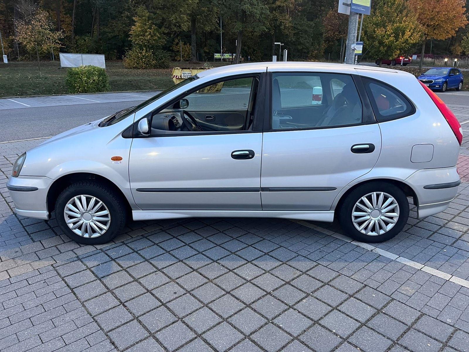 Nissan Almera Tino