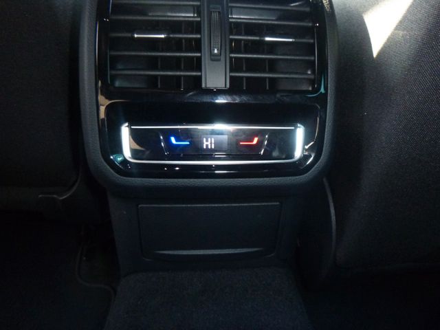 Fahrzeugabbildung Volkswagen Passat Variant 2.0 TDI, Business>AUT/AHK/LED/360