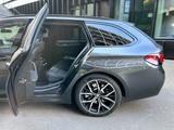 BMW G31 520d Touring  M/Packet, Garantie  - mit Diesel-Antrieb: Alcantara, Kombi, Garantie