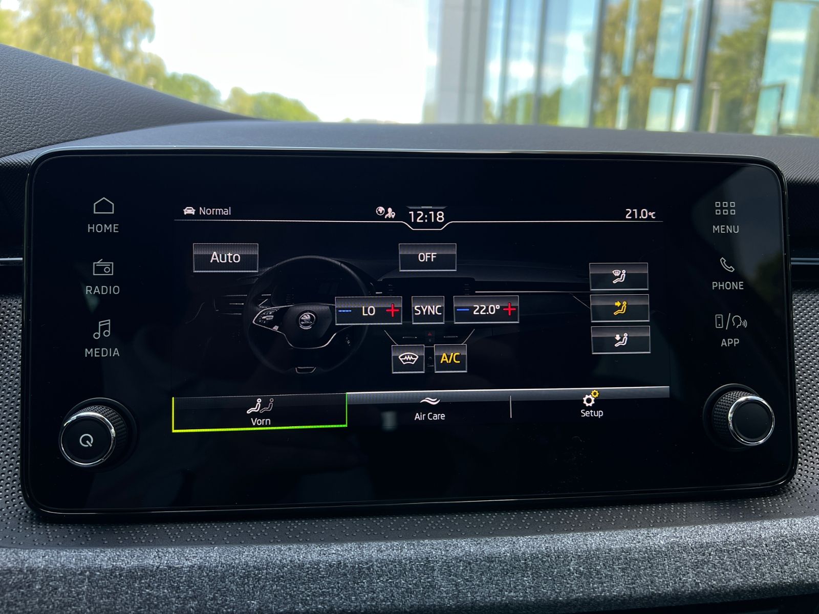 Fahrzeugabbildung SKODA Scala Drive 1.0 TSI *Black Paket, Vorb. AHK, LED