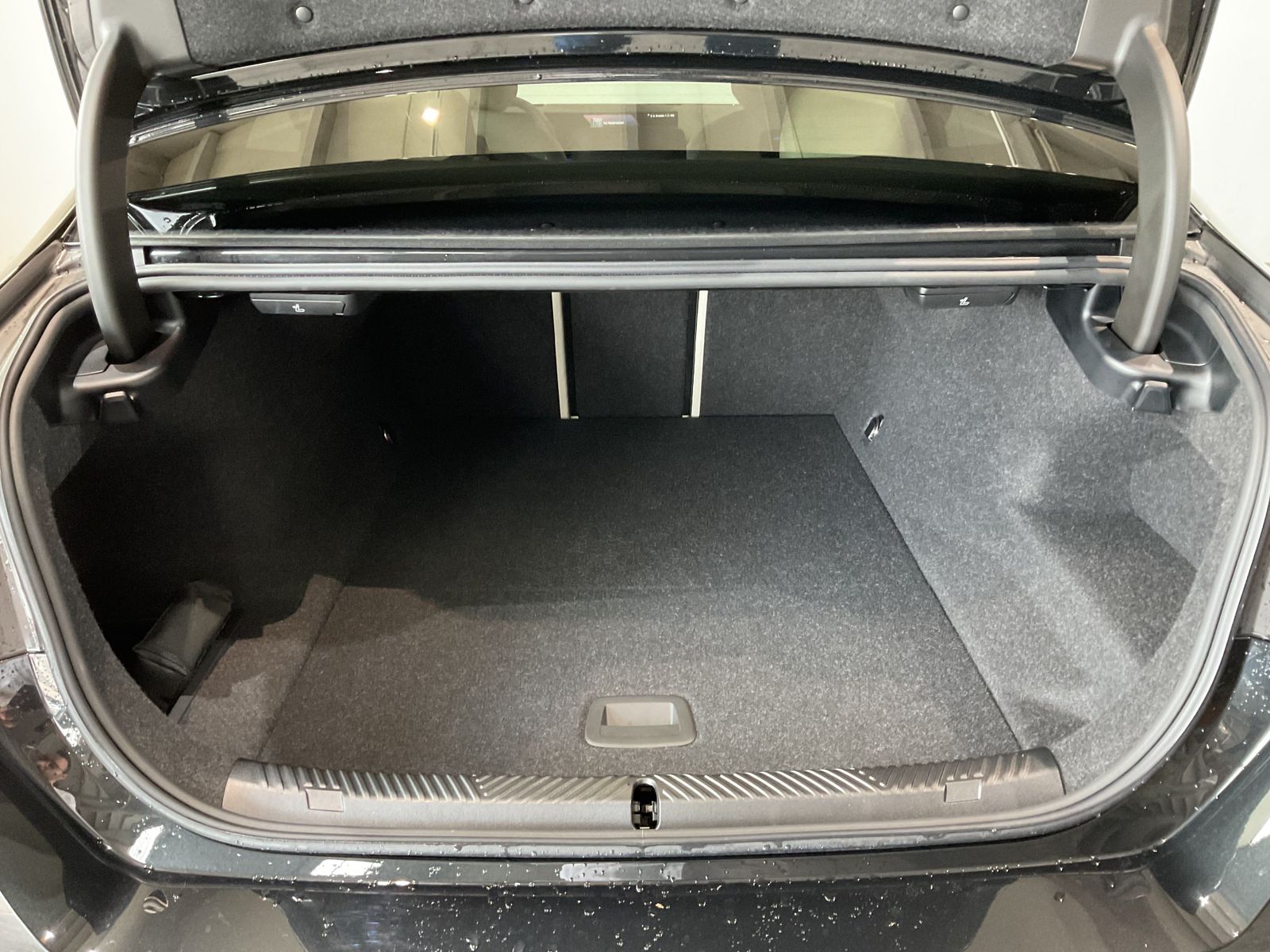 Fahrzeugabbildung BMW i5 xDrive40 Autobahnassistent, M Sportpaket, Sit