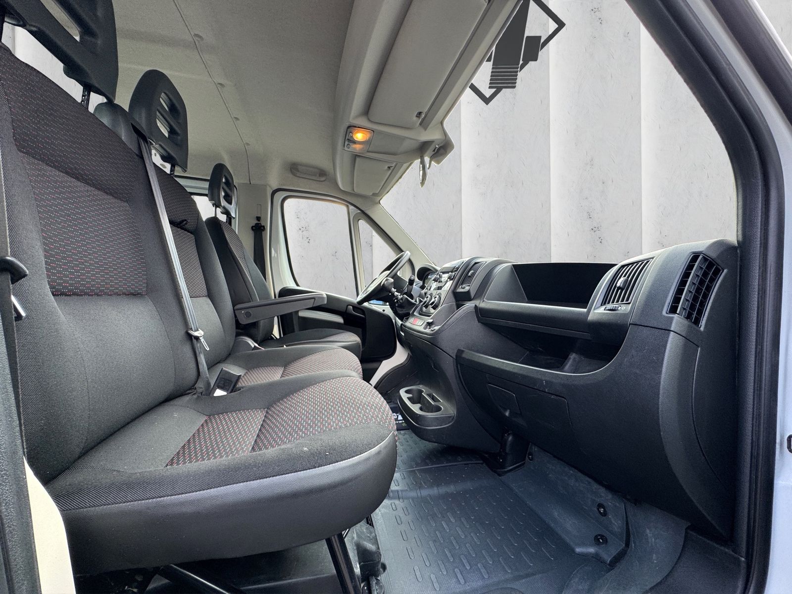 Fahrzeugabbildung Peugeot Boxer 435 L4 BlueHDi 165 DoKa*Klima*AHK*DOPPELK*