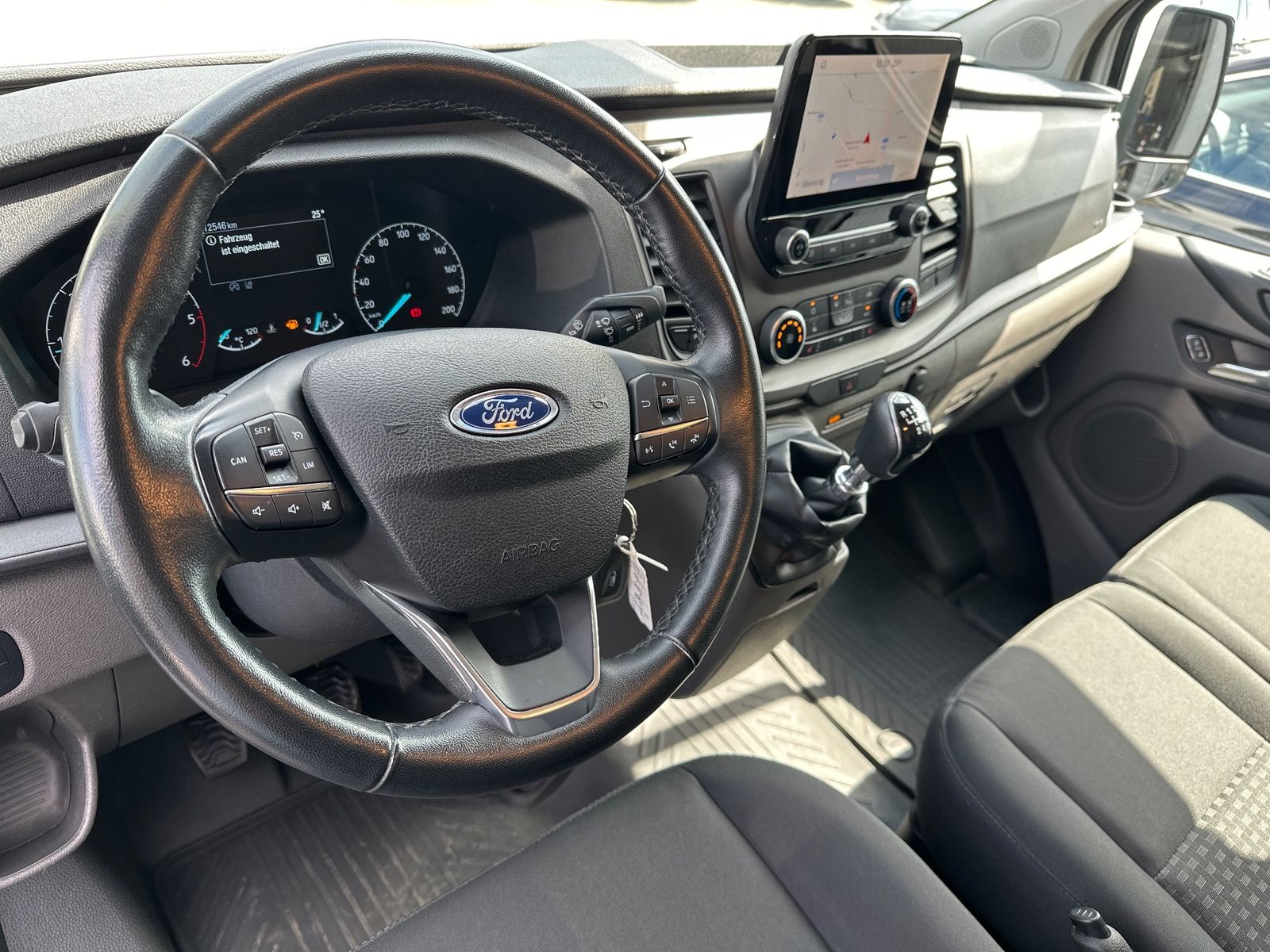 Fahrzeugabbildung Ford Transit Custom 300 L2 NAV+KLIMA+PDC+SHZ+CARPLAY