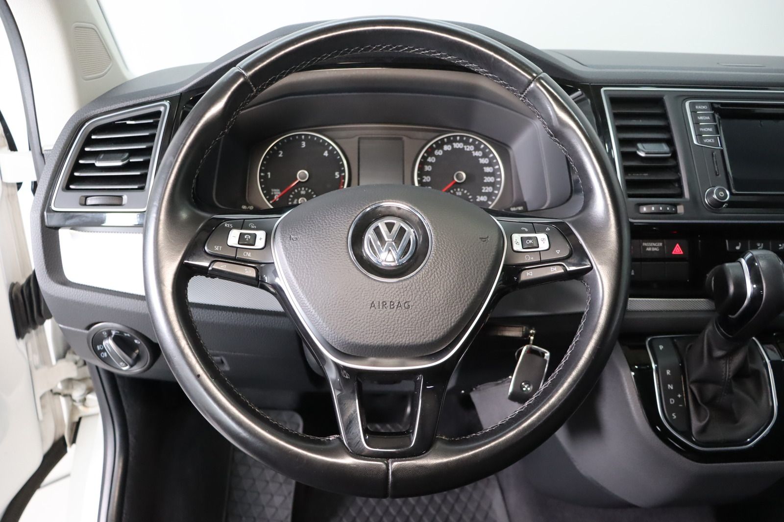 Fahrzeugabbildung Volkswagen T6 2.0 TDI Multivan Highl. * ACC 2xSchiebet LED