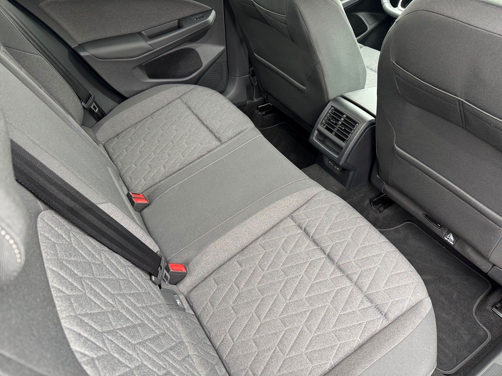 Fahrzeugabbildung Volkswagen Golf VIII Lim. 1.5 TSI Life