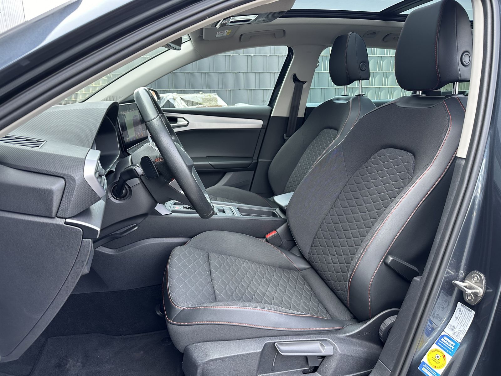 Fahrzeugabbildung SEAT Leon SpT 2.0 TDI DSG FR NAV+LED+AHK+PANO+ACC+KAM