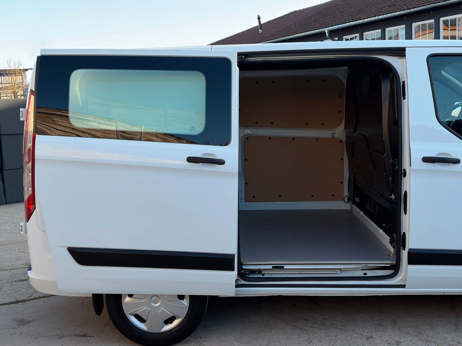 Fahrzeugabbildung Ford Transit Custom Kasten 340 L1 Trend Auto. StHz