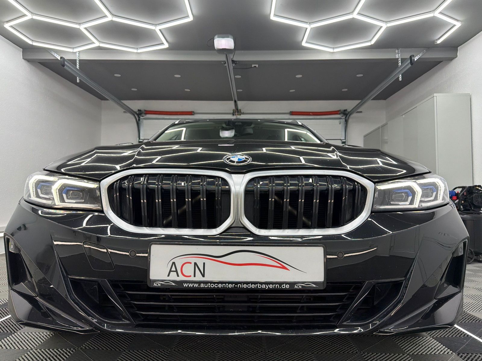 Fahrzeugabbildung BMW 330 d xDrive Touring/LED/CURVED/HuD/AHK/FACELIFT