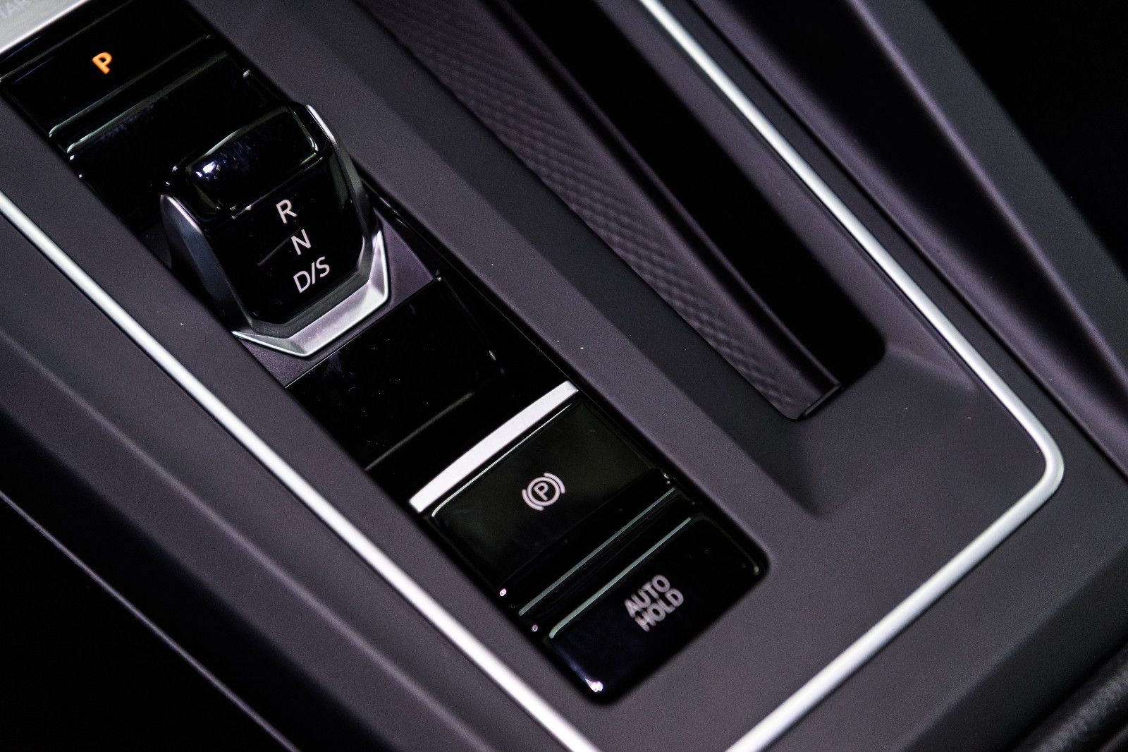 Fahrzeugabbildung Volkswagen Golf VIII GOAL 1.5 eTSI DSG +LED +Kamera +SHZ