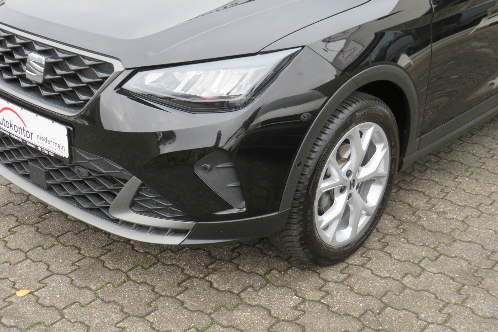 Fahrzeugabbildung SEAT Arona FR DSG NAVI SITZH. KAMERA ACC ASSISTENT-PA