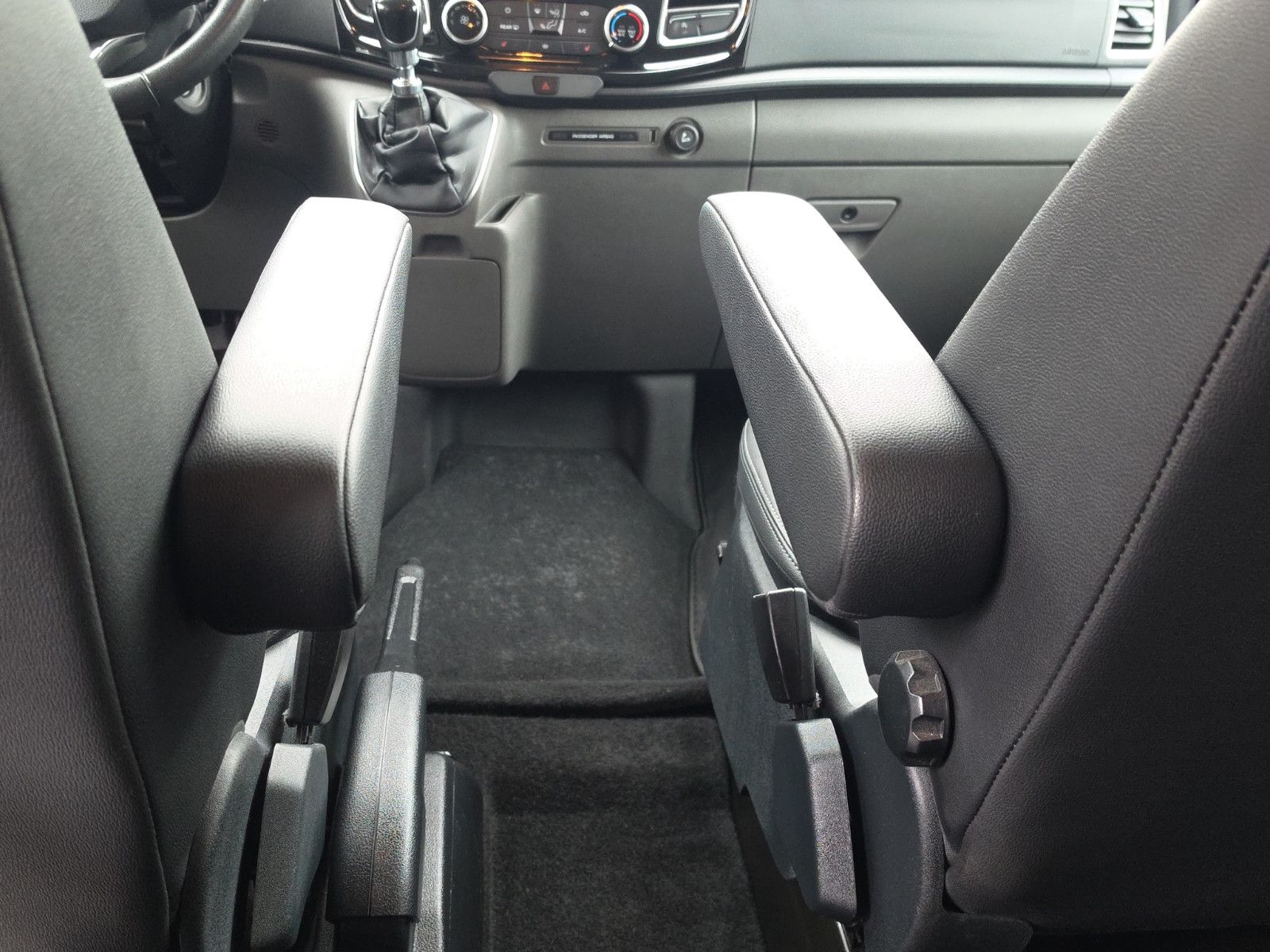 Fahrzeugabbildung Ford Transit/Tourneo Custom Kombi 320 L1  Sport