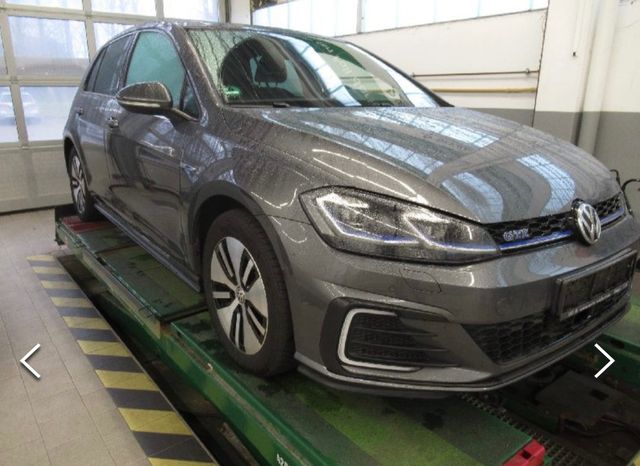 Volkswagen Golf VII-1.4 GTE+Navi+Kamera+VCP+AHK+LED+WR++