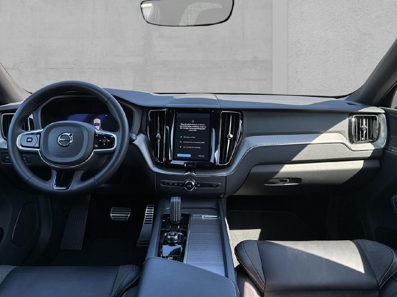 Fahrzeugabbildung Volvo XC60 R Design 2WD