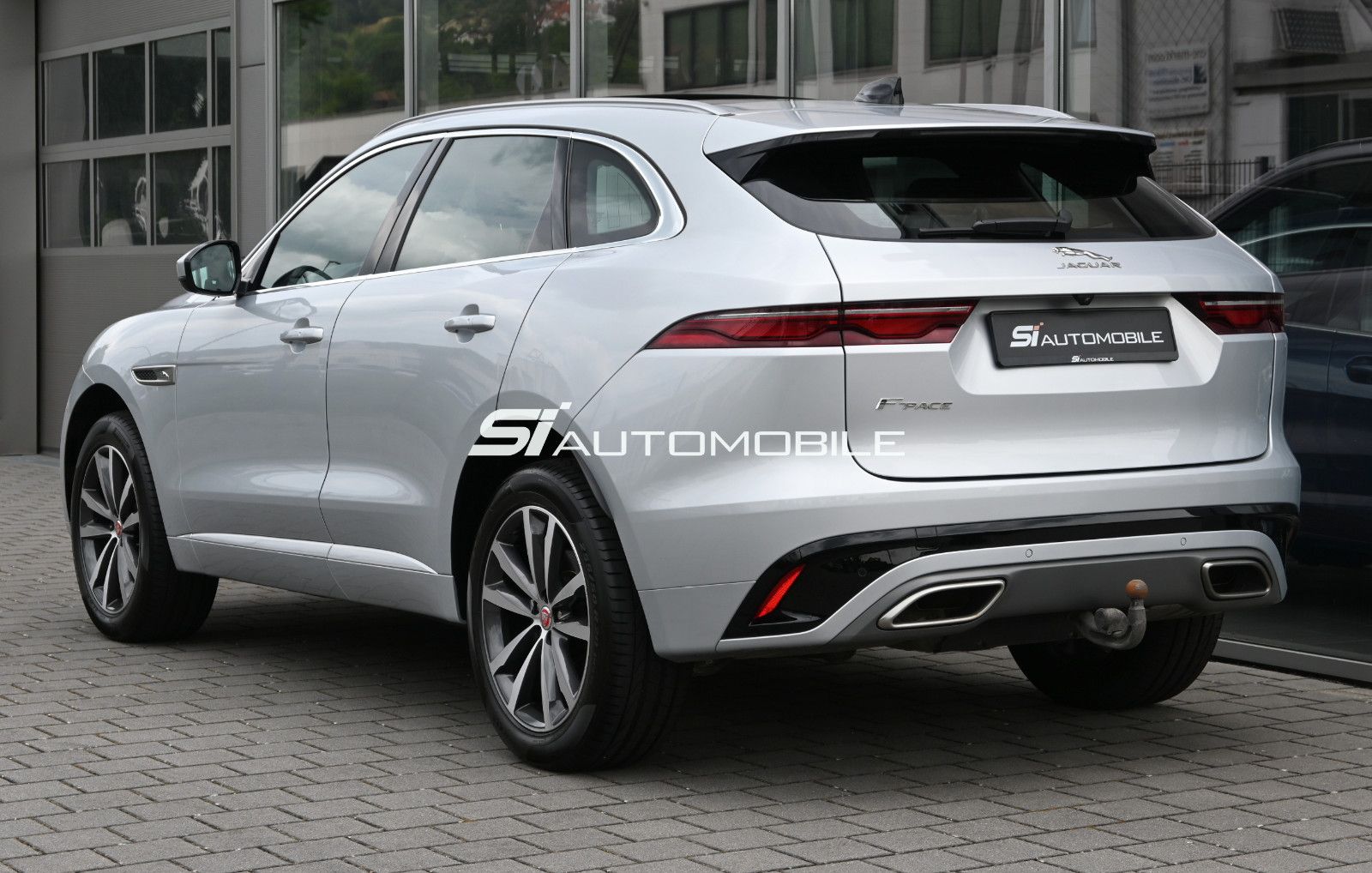 Fahrzeugabbildung Jaguar F-Pace D300 R-DYNAMIC SE AWD °ACC°AHK°HUD°PANO°