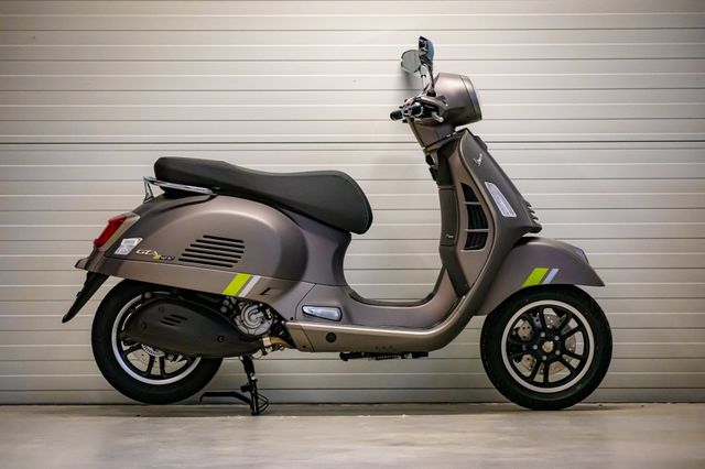 Vespa GTS 300 Super Tech ++Supertech++1. Hand+++