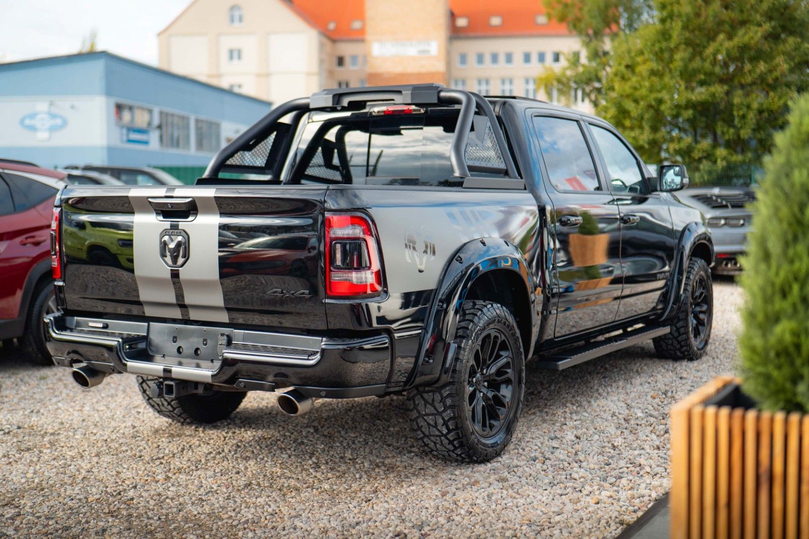 Fahrzeugabbildung Dodge RAM 5.7 V8 HEMI 4x4 Night LARAMIE Pano LED 19%