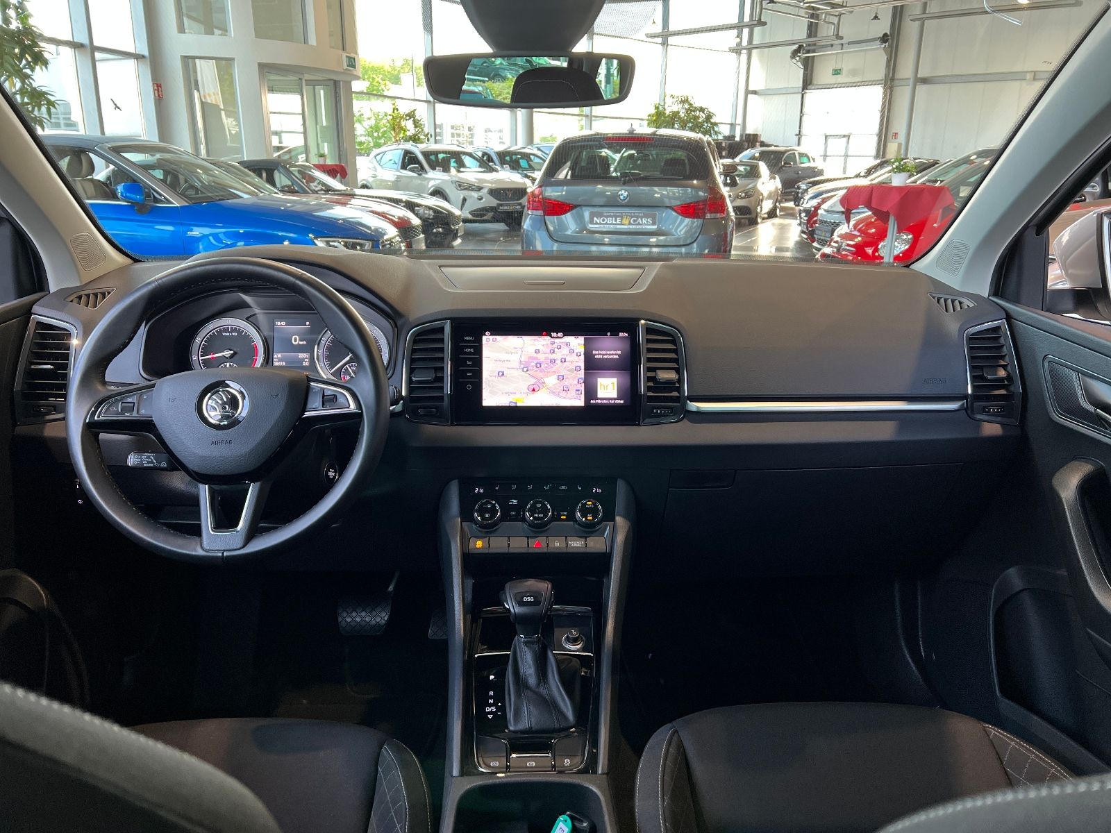 Fahrzeugabbildung SKODA Karoq Style ACC RFK NAV DAB SHZ vo + hi 18"