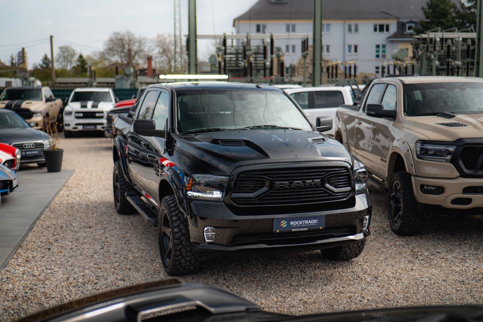 Fahrzeugabbildung Dodge RAM 5.7 V8 HEMI 4x4 OFFROAD Night-Paket *LED*AHK