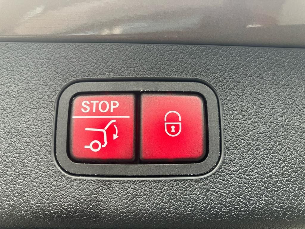 Fahrzeugabbildung Mercedes-Benz E 220 d T AMG*NIGHT*MEMO*KEYL*BURM*DIGITAL-LIGHT