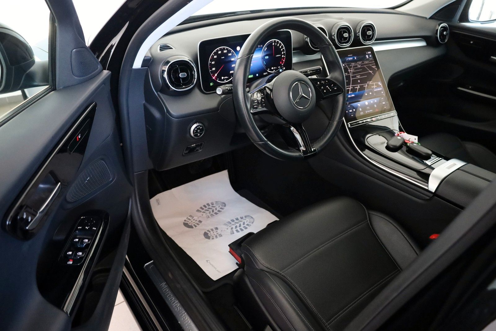 Fahrzeugabbildung Mercedes-Benz C 300e T Leder,Navi,LED,SH,PDC,Kamera,Park Paket