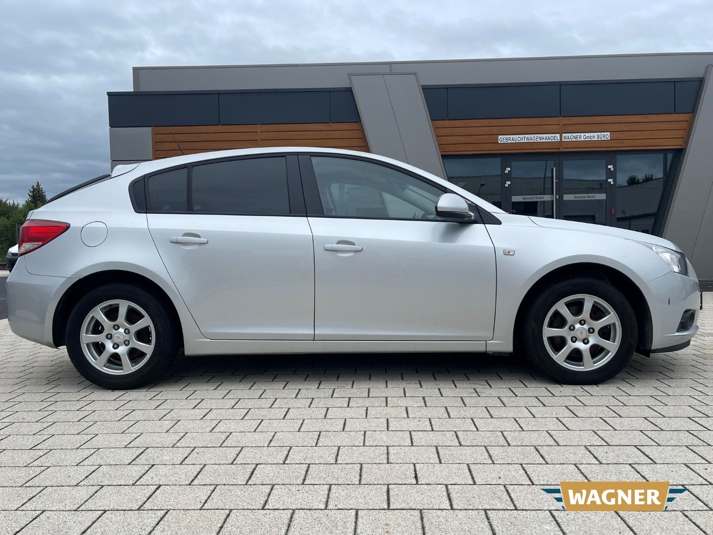 Fahrzeugabbildung Chevrolet Cruze Hatchback LT 1.7D Klimaanlage Tüv 06/2026