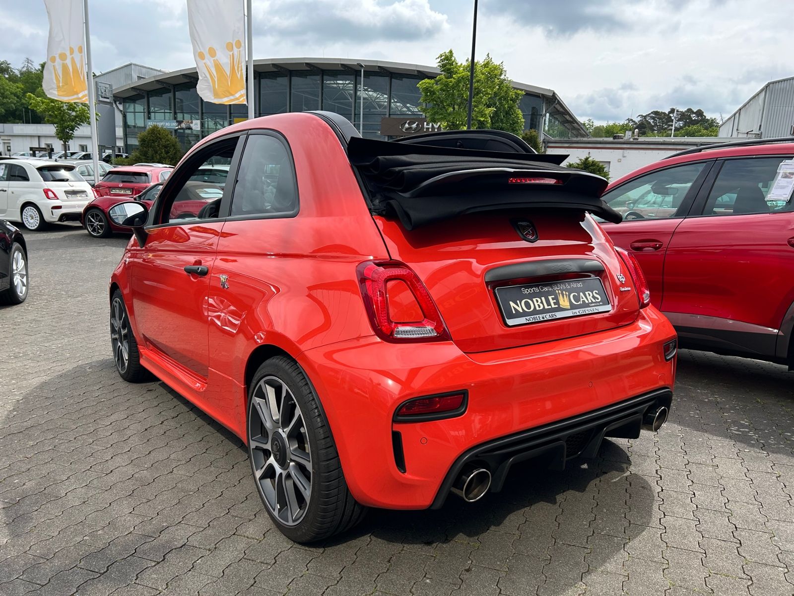 Fahrzeugabbildung Abarth 695C Cabrio Turismo BEATS NAV LEDER ALU