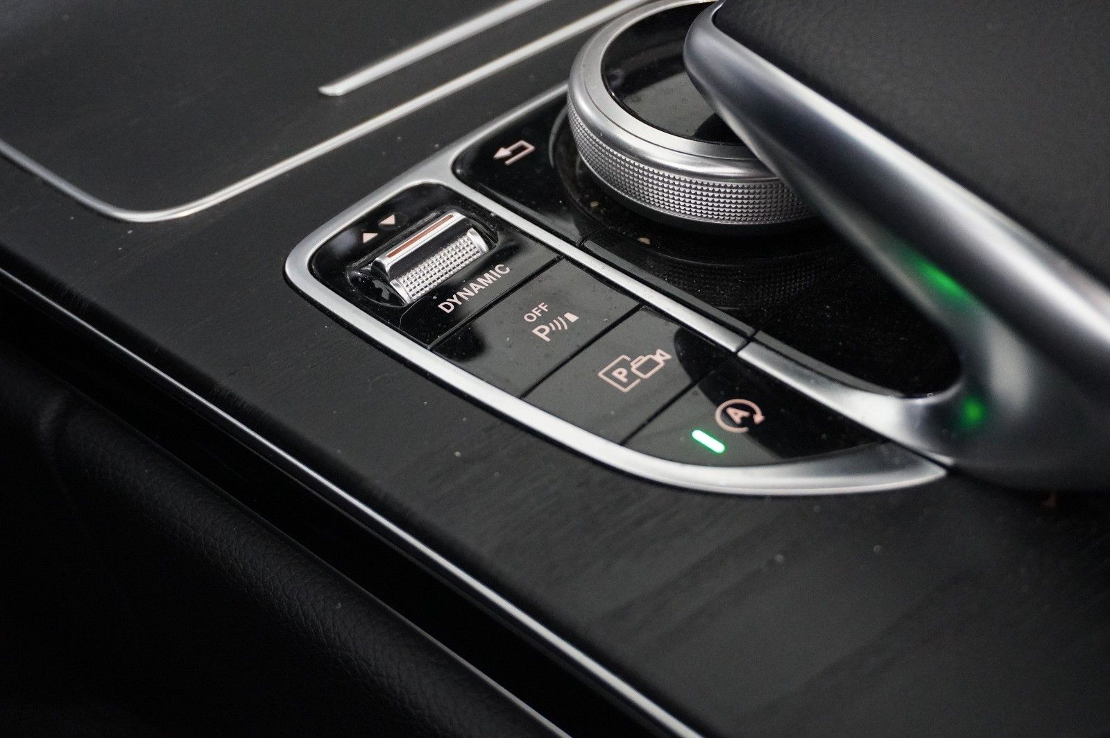 Fahrzeugabbildung Mercedes-Benz C 200 CABRIO 9G AMG LINE NAVI/LED/KAMERA/SPORT