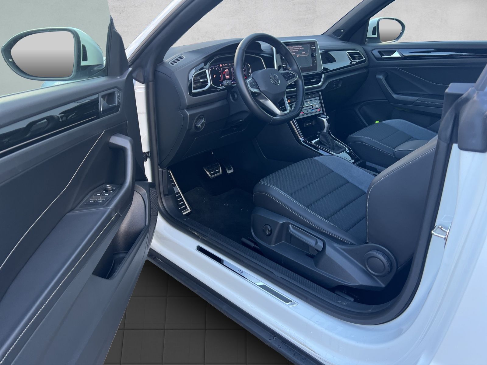 T-Roc Cabriolet R-Line 1.5 l TSI DSG AHK*Navi*Ka