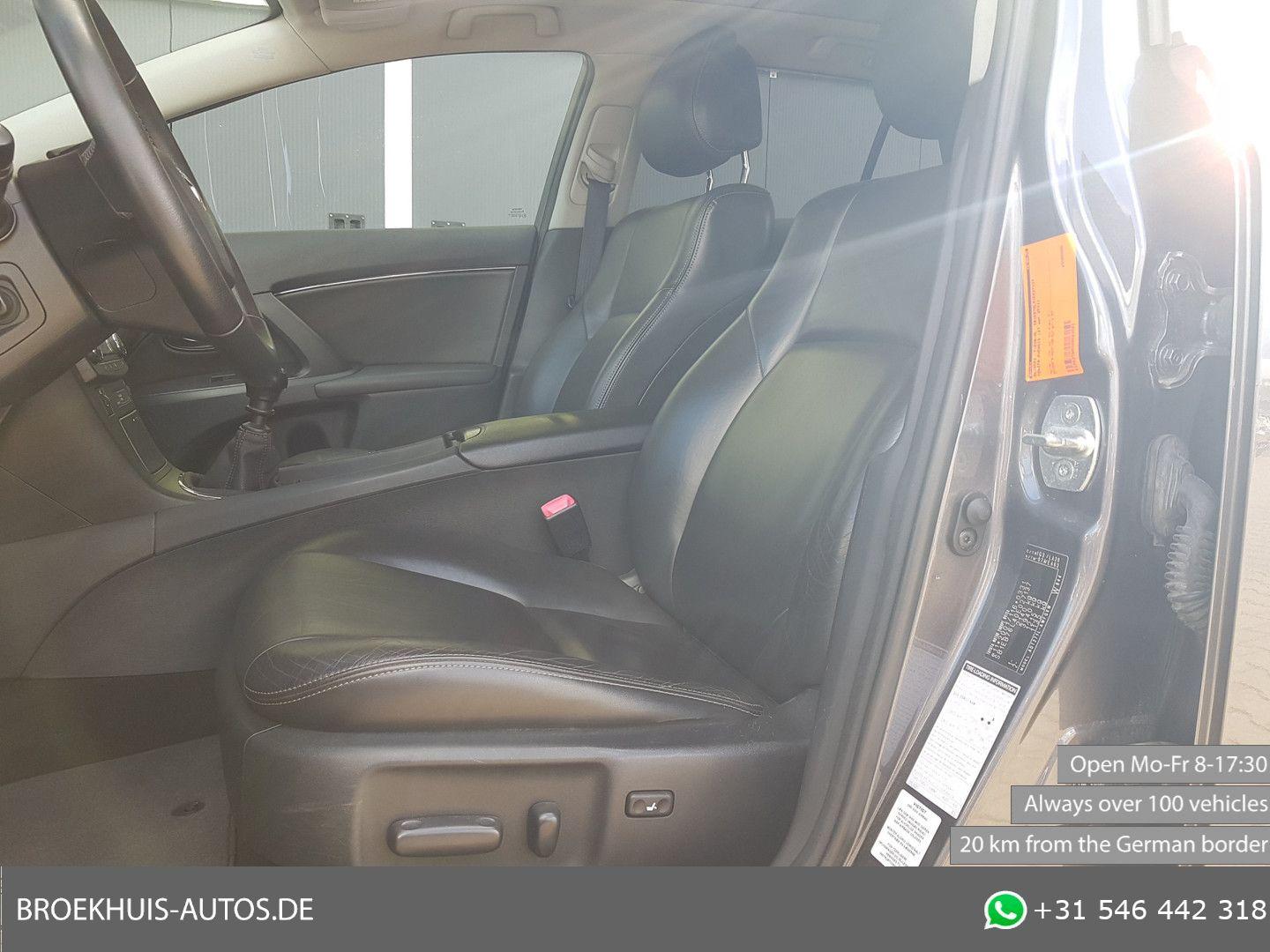 Toyota Avensis 2011 — photo 11