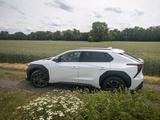 Toyota bZ4X FWD Vollausstattung, 8-fach bereift & mehr - weiße Toyota bZ4X