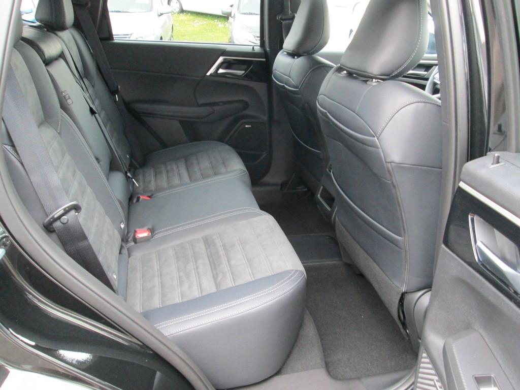 Mitsubishi Outlander 2,4 PHEV  INTRO-EDITION
