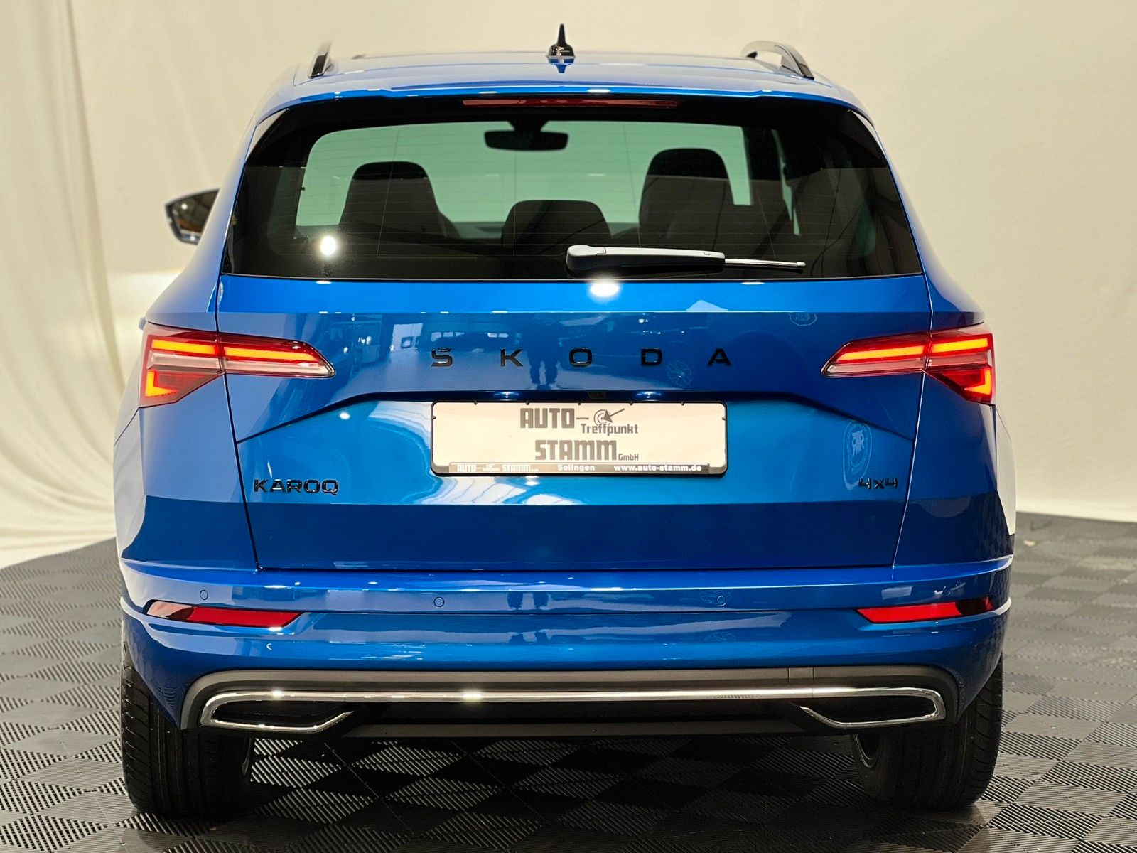 Fahrzeugabbildung SKODA Karoq Sportline 4x4 -Leder - AHK - Pano - Rfk
