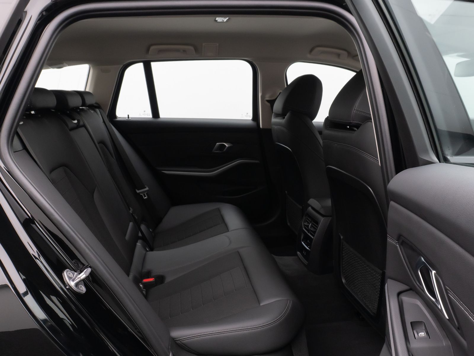 Fahrzeugabbildung BMW 320d Kamera DAB HiFi Leder Komfort Sport LED