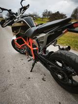 KTM Duke 690 - KTM VON 501 BIS 750 CCM