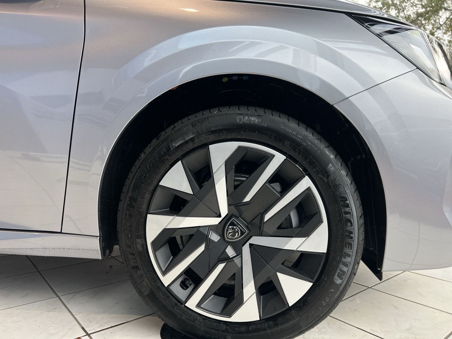 Fahrzeugabbildung Peugeot 208 Business Elektro 156 Navi DAB SHZ Keyless