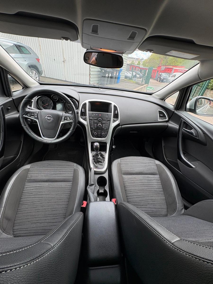 Opel Astra 2015 — photo 11