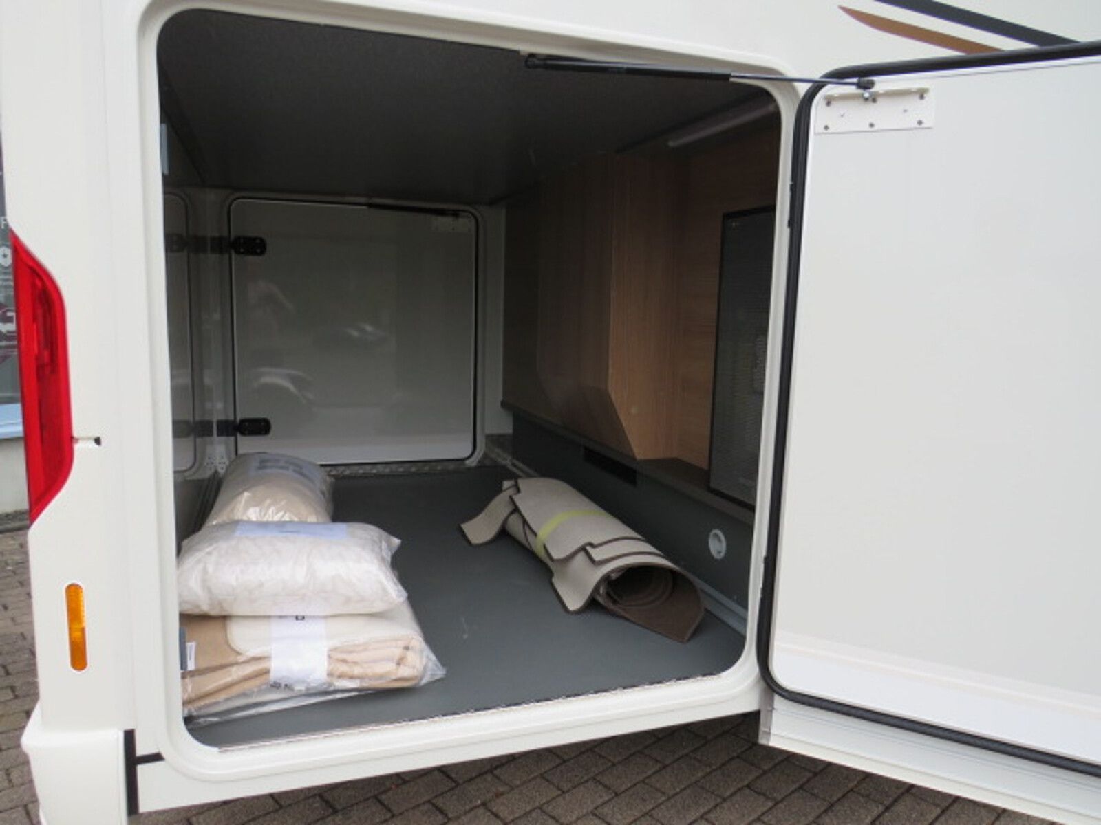 Fahrzeugabbildung Carthago c-tourer I  149 LE Mark/SAT/Dach-Klima/Hubstütz.