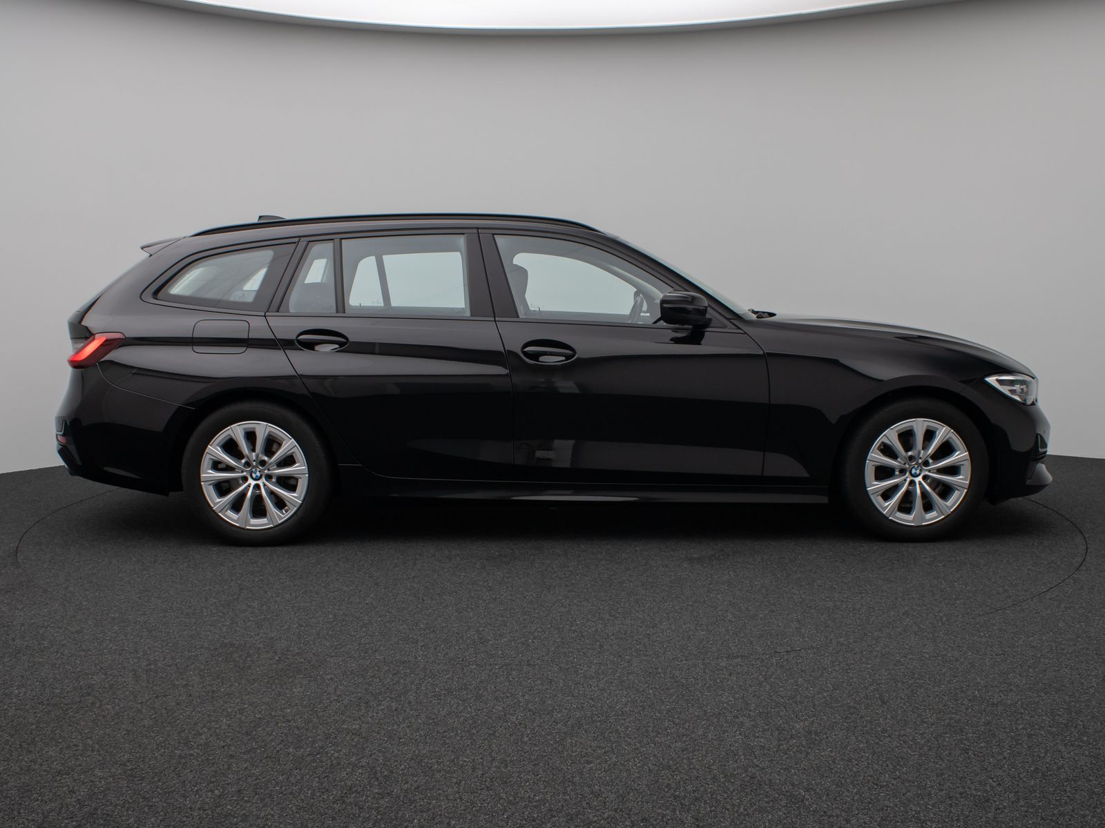 Fahrzeugabbildung BMW 320d Alarm PDC Stop&GO DAB AHK HiFi Fernlich LED