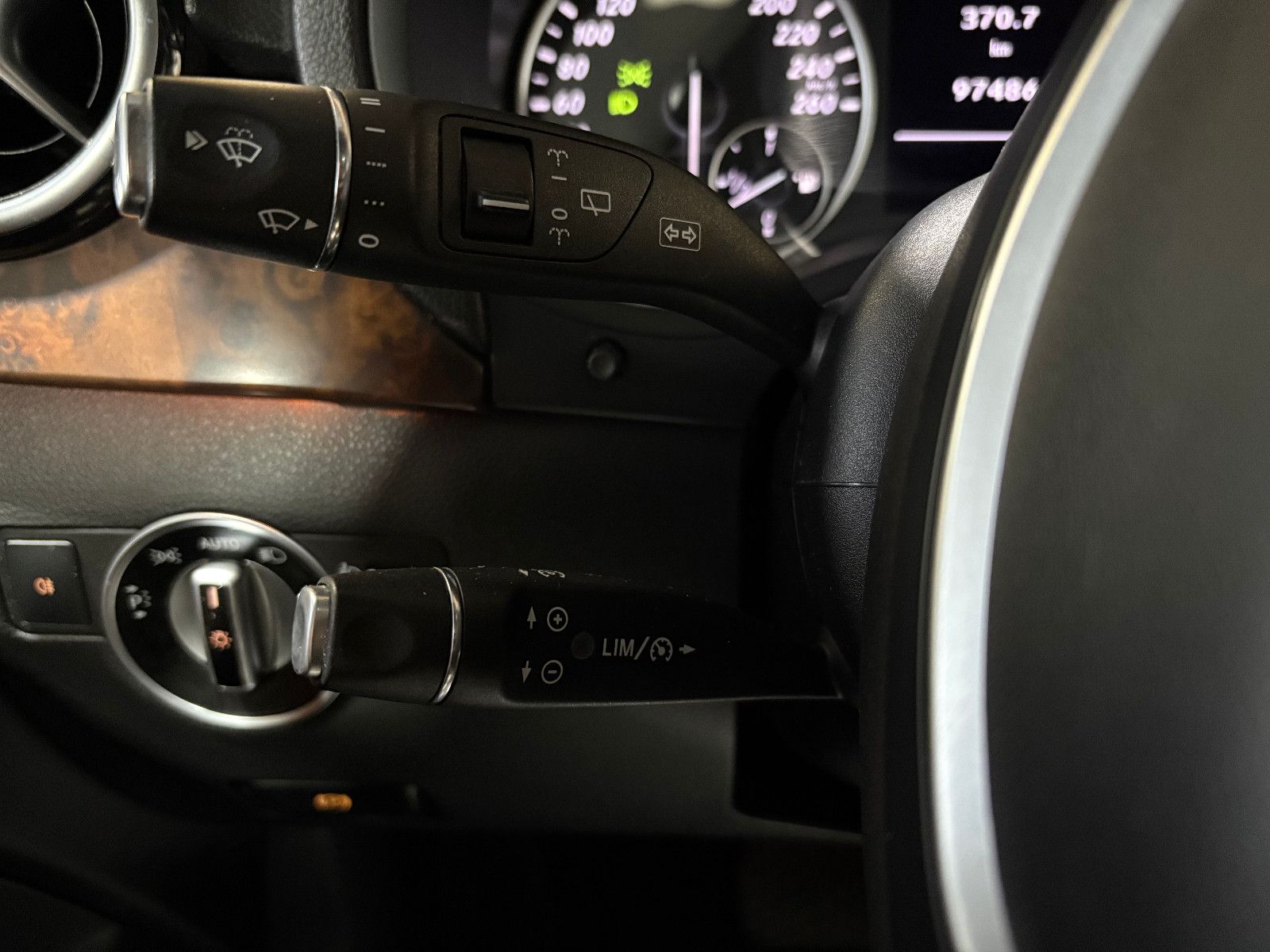 Fahrzeugabbildung Mercedes-Benz B 200/PANO/MEMORY/KLIMA/CAR-PLAY/2.HAND/KAMERA