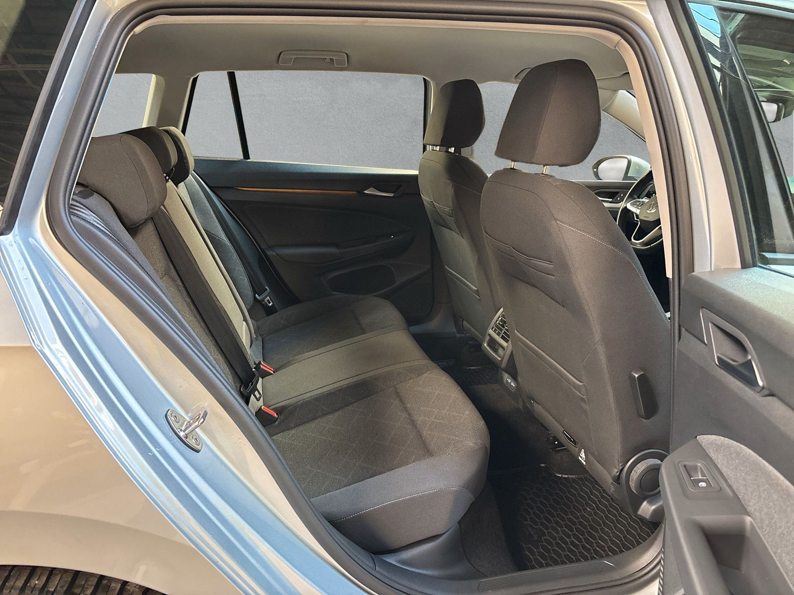 Fahrzeugabbildung Volkswagen Golf Variant 1.5 eTSI Life DSG AppConnect
