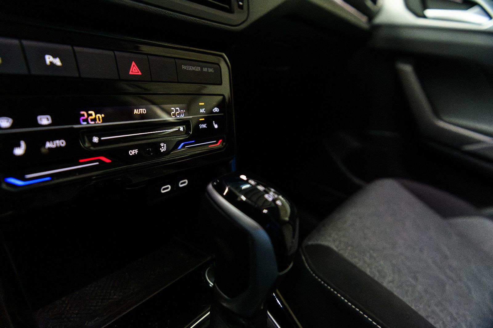 Fahrzeugabbildung Volkswagen T-Cross Move+AHK+GJR+NAVI+SHZ+ALU+ACC+DAB