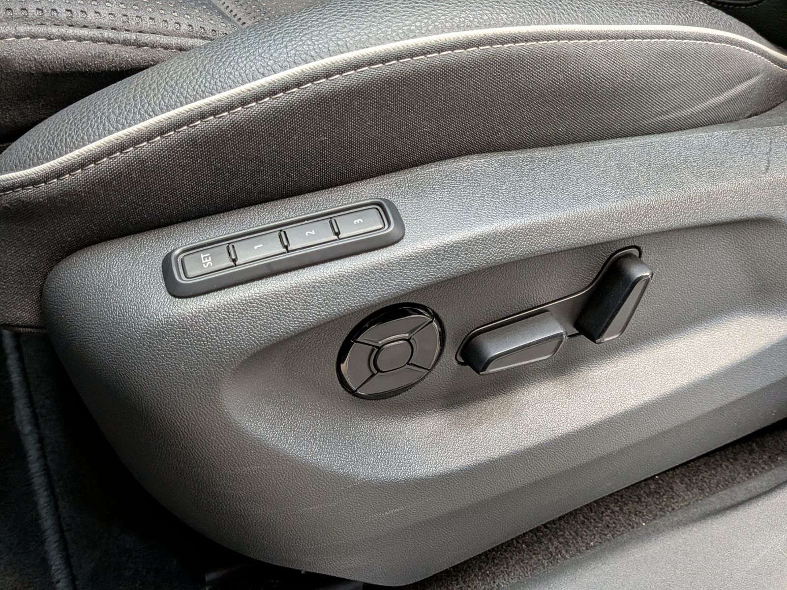 Fahrzeugabbildung SKODA Kodiaq 2.0TDI SPORTLINE*MEMOR*CAM*LED*ACC*7-SITZ