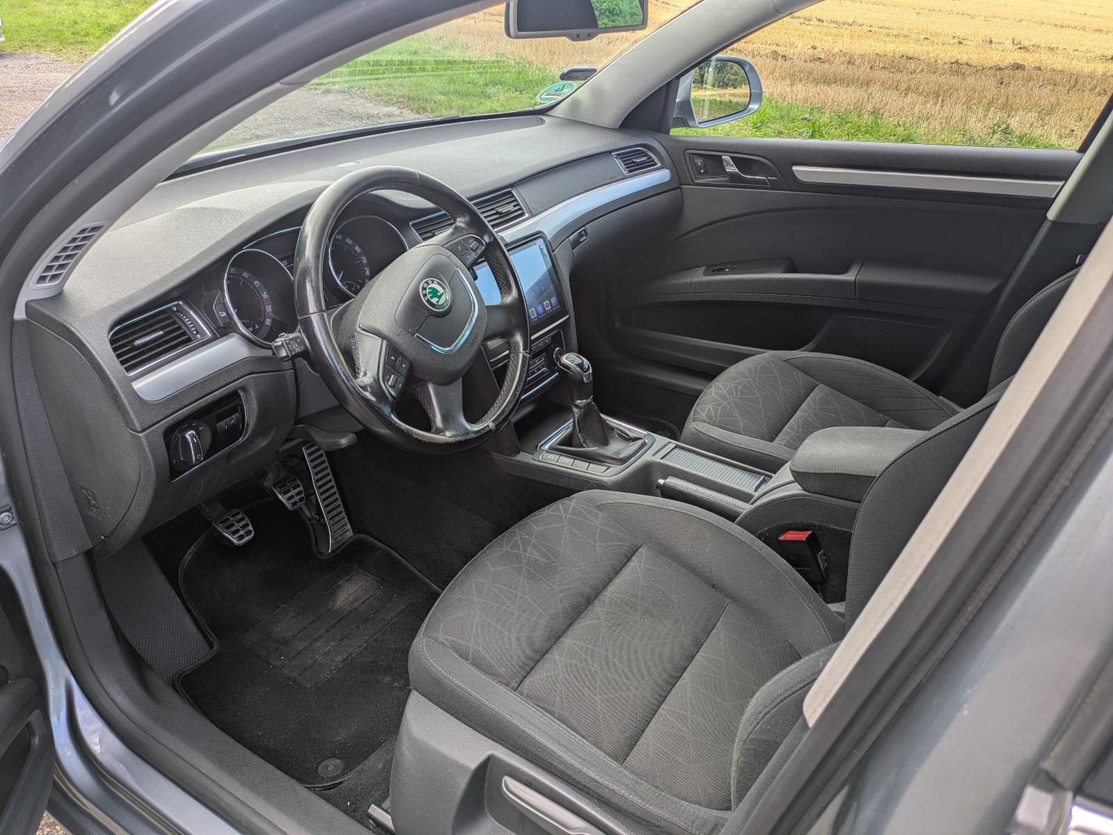 Skoda Superb 2011 — photo 15